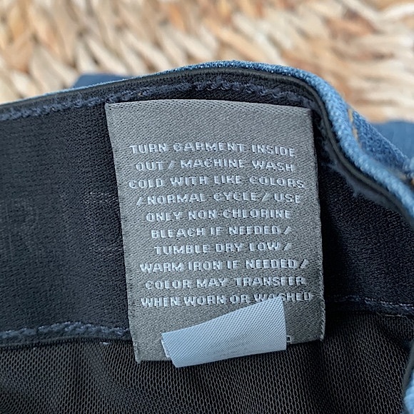 Torrid Destructed Bombshell Straight 16 X-Short - Picture 15 of 16